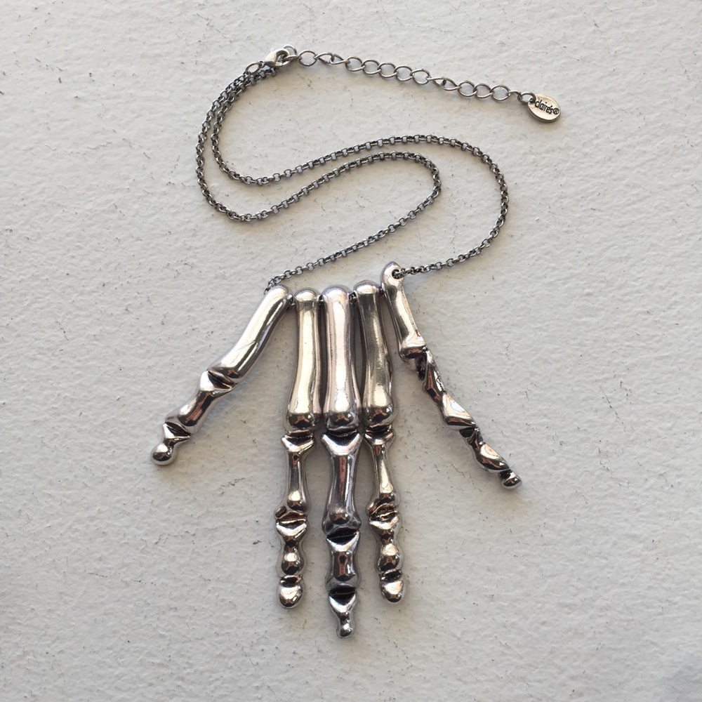 🎃Halloween Silver Tone Hand Skeleton Necklace